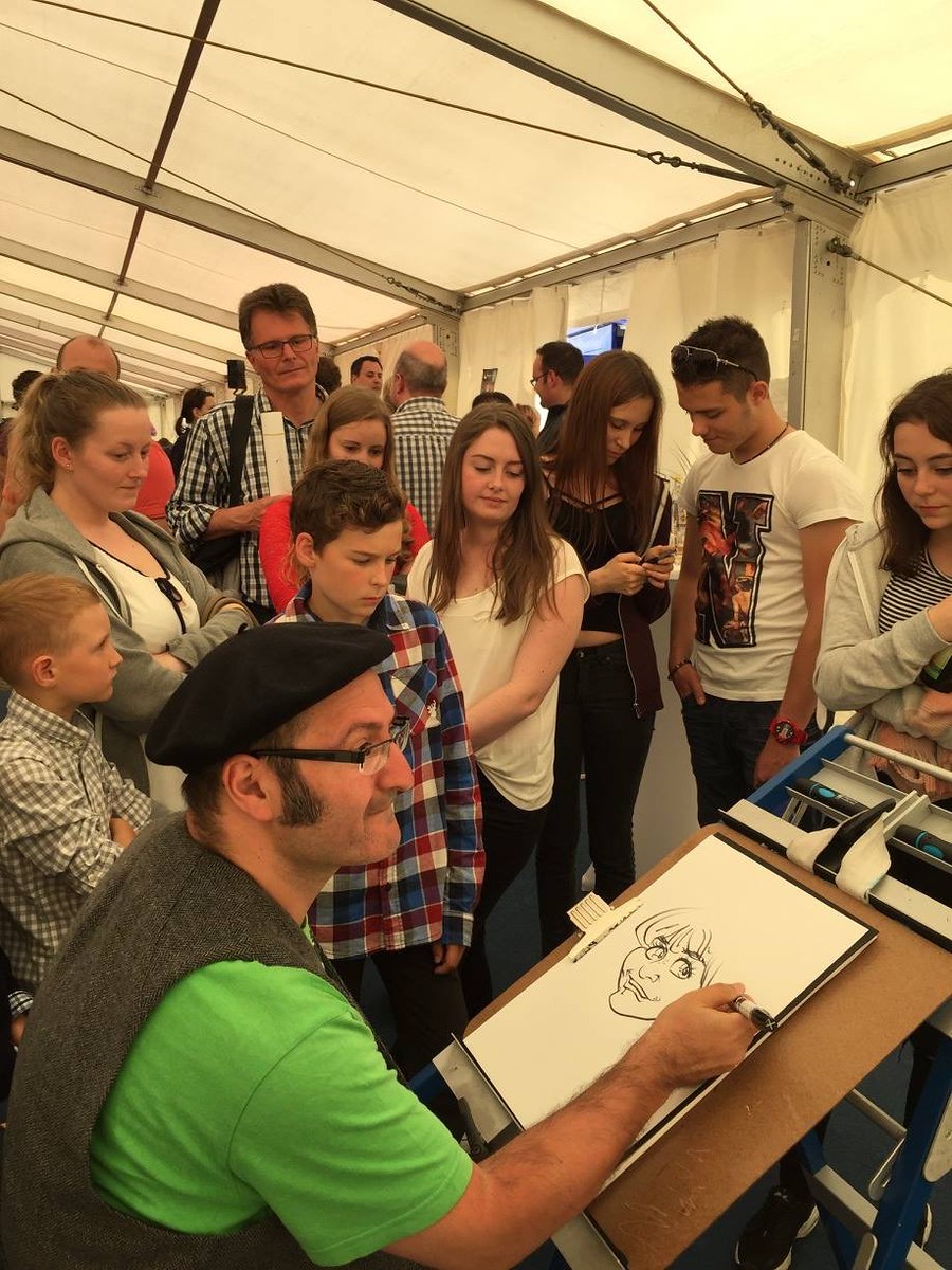 Karikaturist-im-Publikum